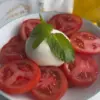 burrata salad with olive oil, ensalada burrata con aceite de oliva